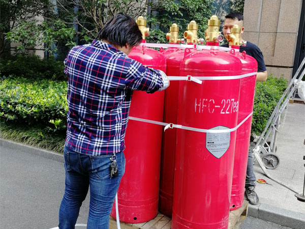 扬州长青国际酒店<i style='color:red'>七氟丙烷钢瓶检测充装</i>案例